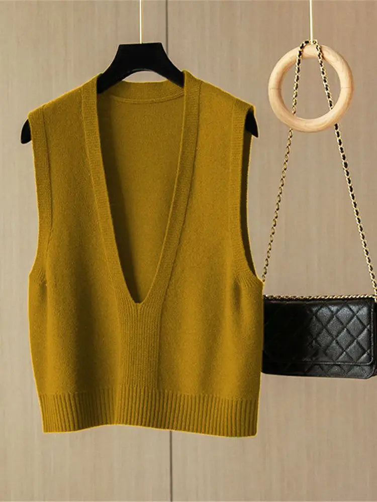Women's knitted sweater vest with a V-neck, sleeveless knitted top