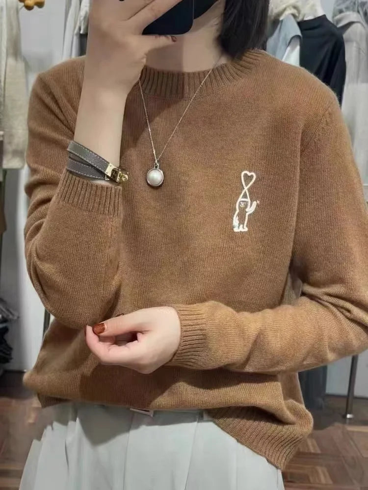 Women's crew-neck long-sleeve fine-knit sweater with embroidered motif