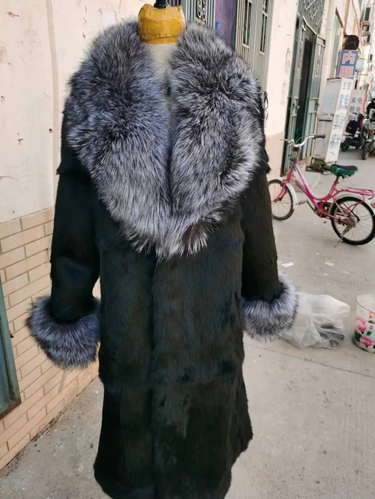 Faux Fur-Effect Winter Coat with Wide Collar and Belt