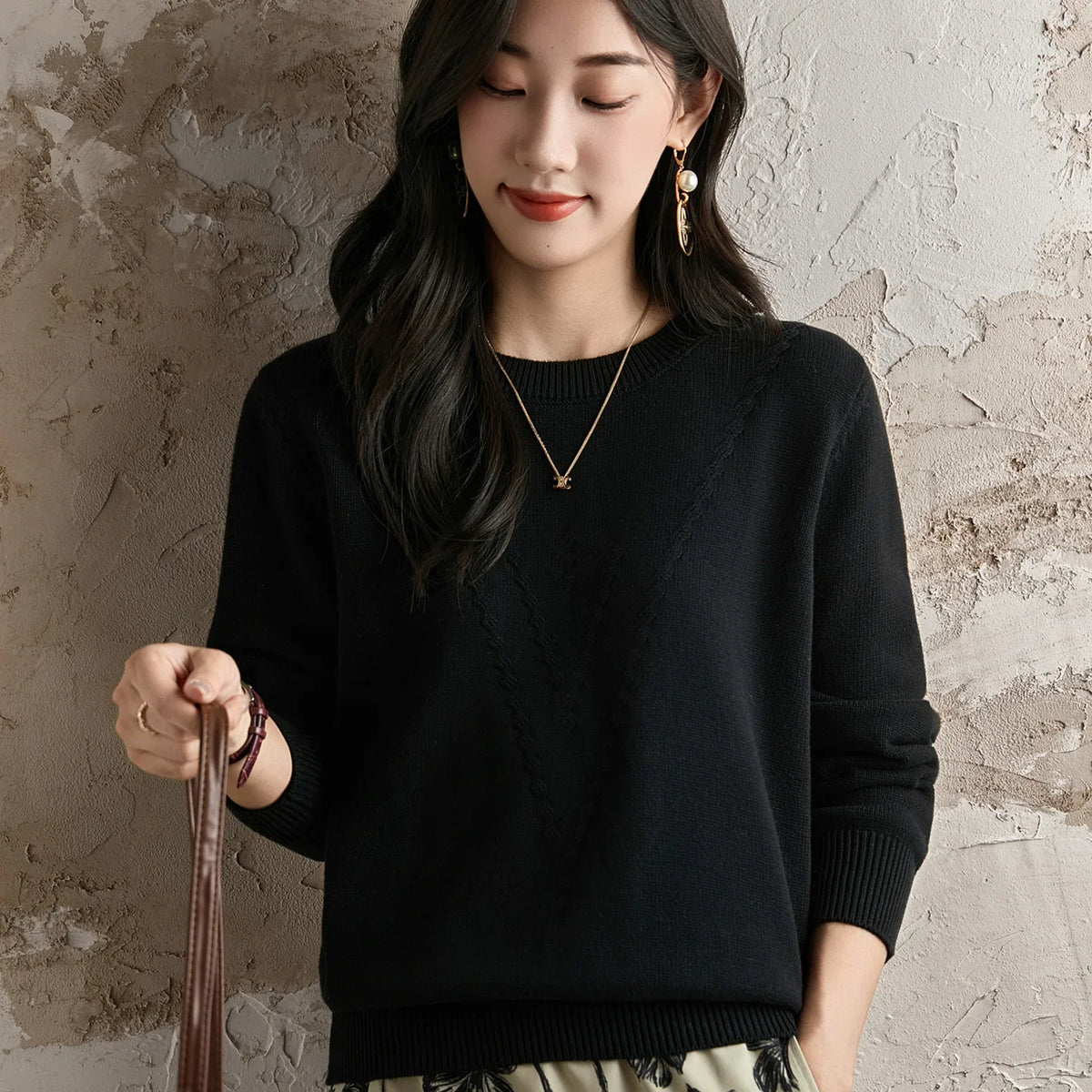 Women's crew-neck sweater with textured pattern, knit sweater