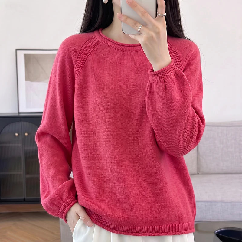 Women's crew-neck long-sleeve knit sweater with raglan sleeves and cuffs