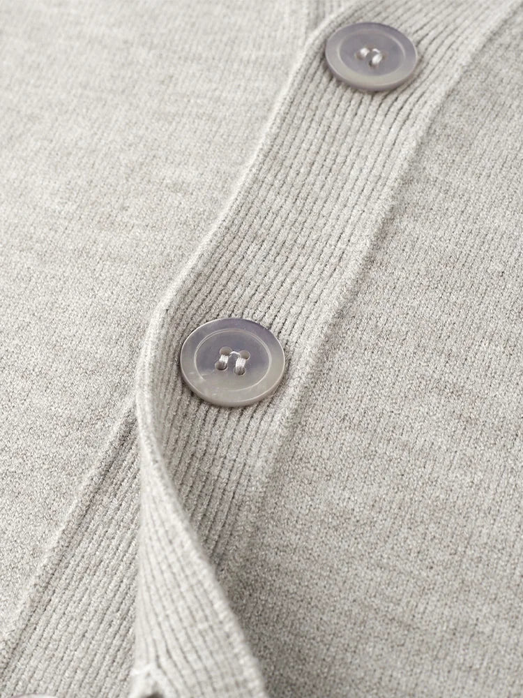 Men's V-neck cardigan with button placket, plain