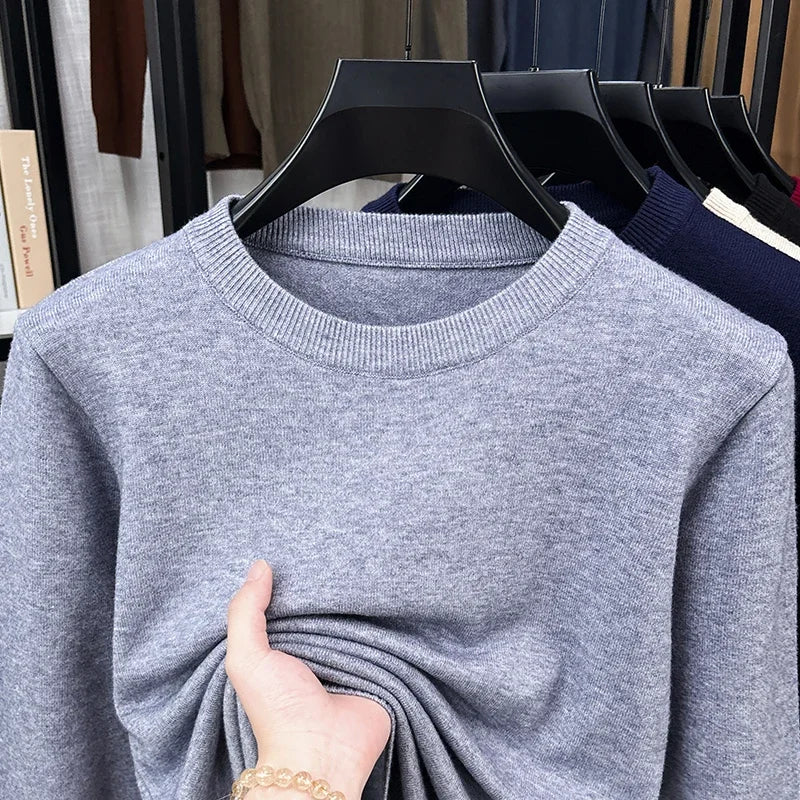 Men's fine-knit crew-neck sweater with long sleeves - navy blue