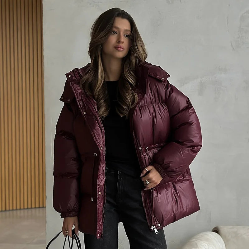 Damen Steppjacke mit Kapuze und Kordelzug, glänzende Optik, warme Winterjacke