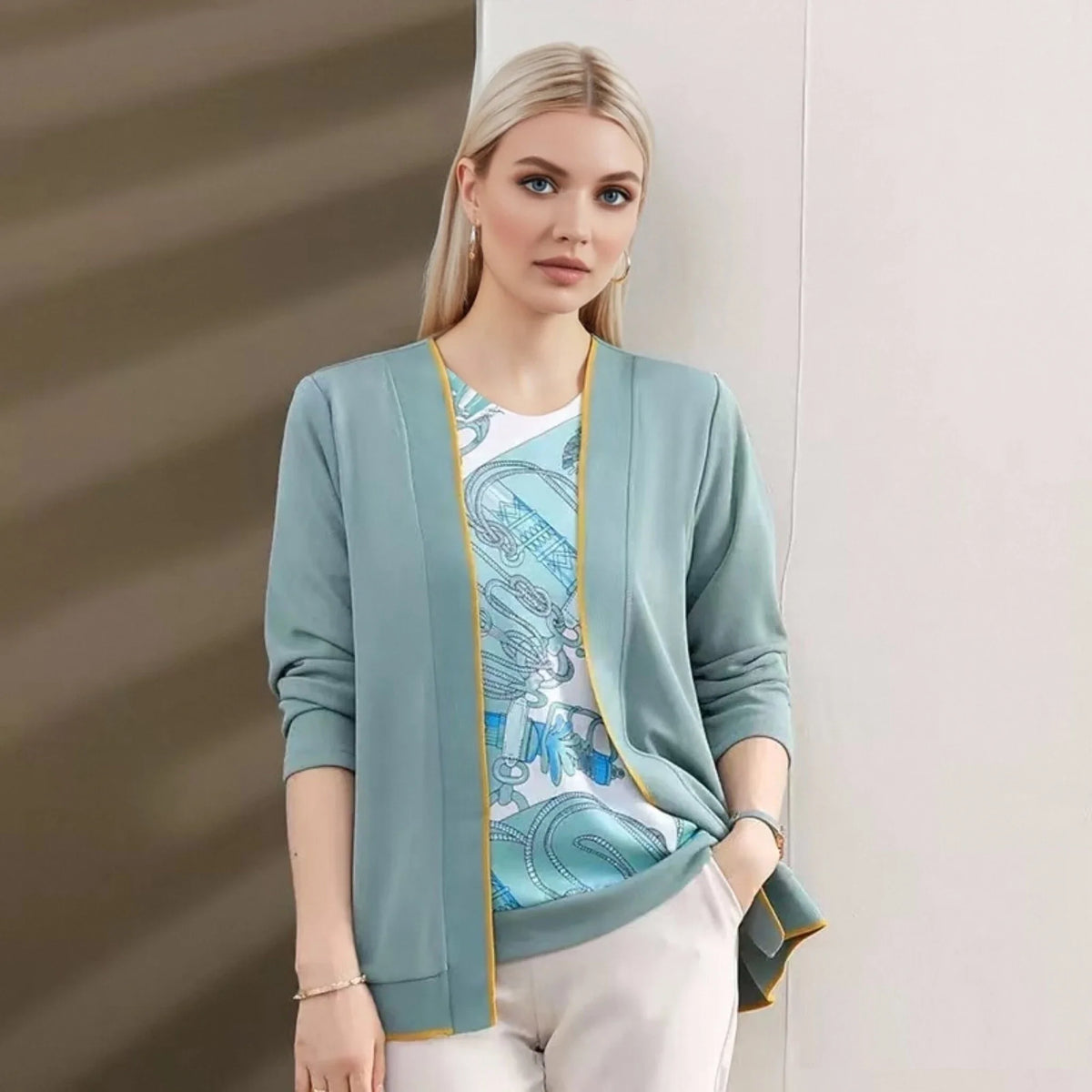 Damen Cardigan Set Beige mit Muster-Top Zweiteiler