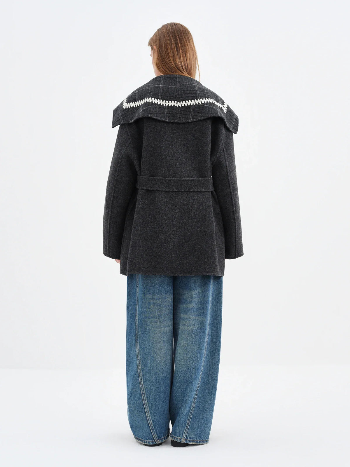 Damen Kurzmantel mit Gürtel, Kariertem Kragen und Stickerei, Braun/Grau