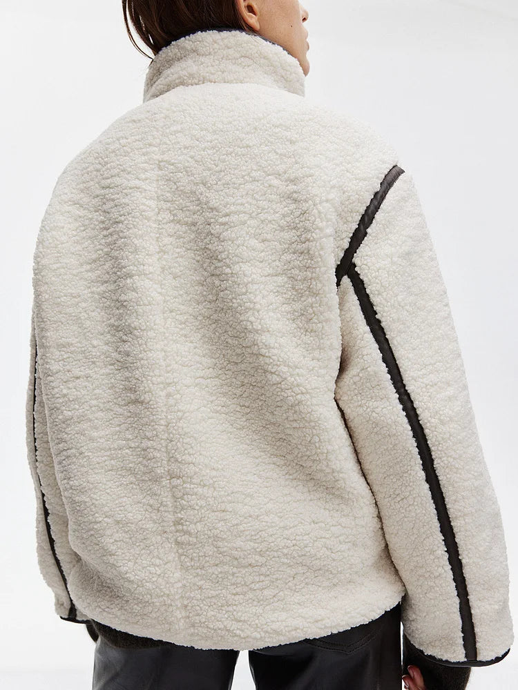 Damen Oversize Teddy Jacke mit Kontrastdetails – Trendy Streetstyle für Herbst und Winter