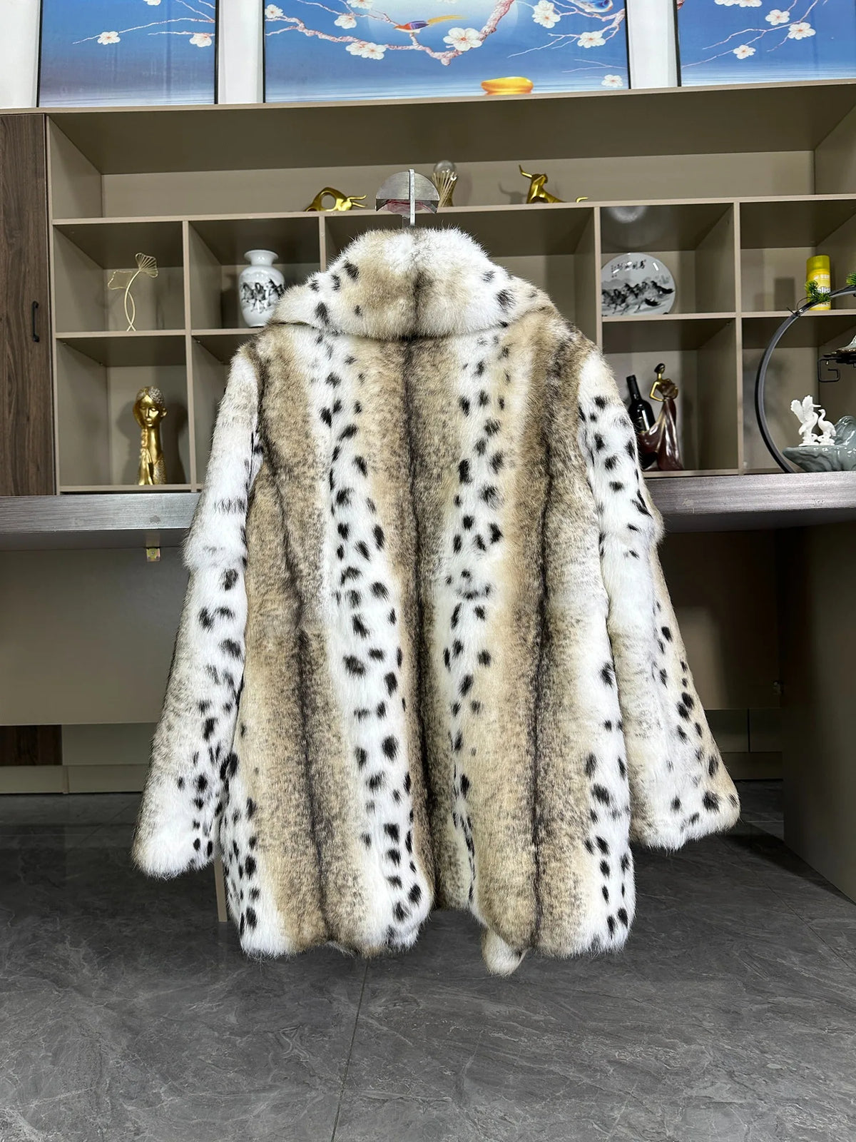 Women's faux fur short coat with leopard print pattern and notched collar