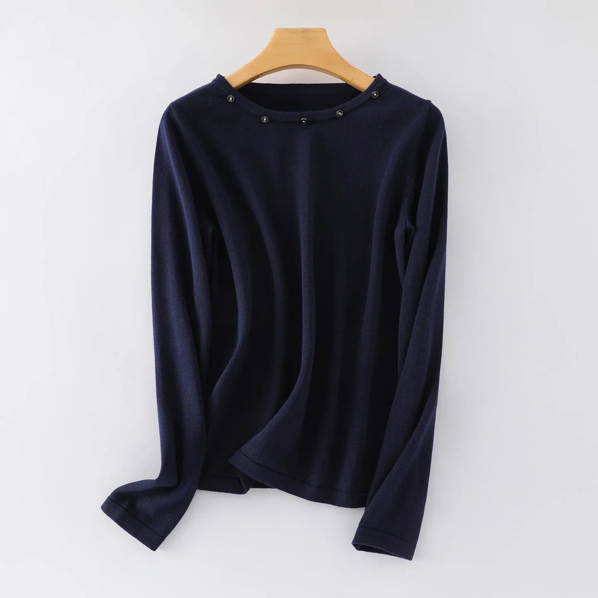 Damen Langarmshirt mit Rundhalsausschnitt und Zierknöpfen