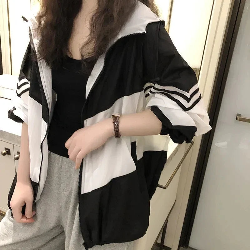 Women's two-tone hooded jacket with zipper