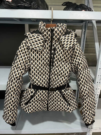 Gesteppte Damen Winterjacke mit Kapuze und Gürtel