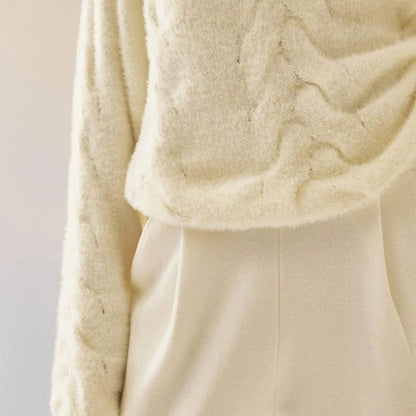 Women's oversized knit sweater with cable pattern, crew neck, long sleeves, soft