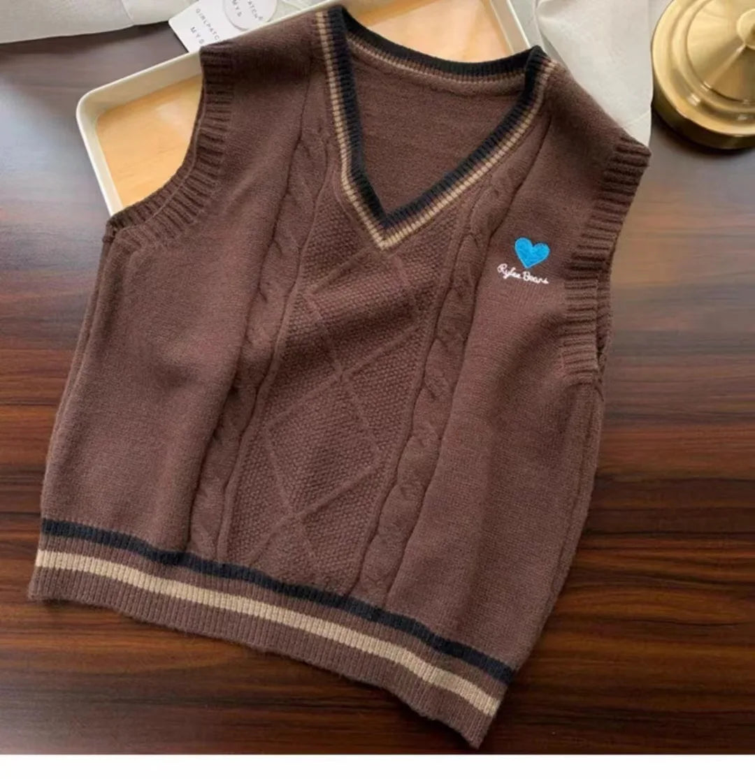Women's knitted vest with V-neck and cable-knit pattern