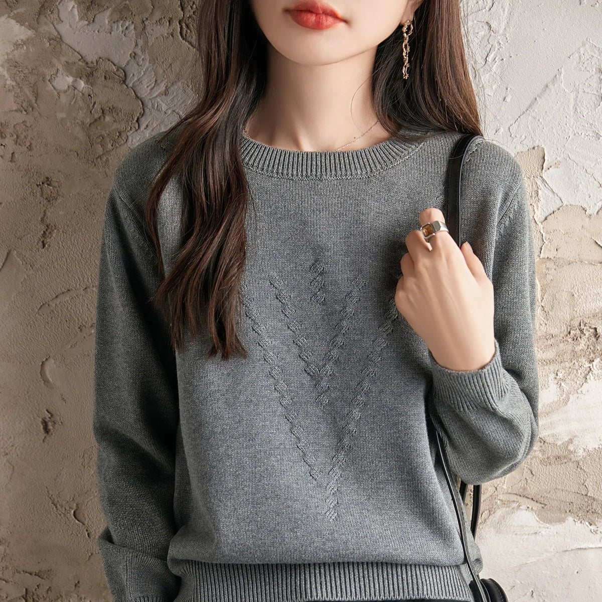 Women's crew-neck sweater with textured pattern, knit sweater