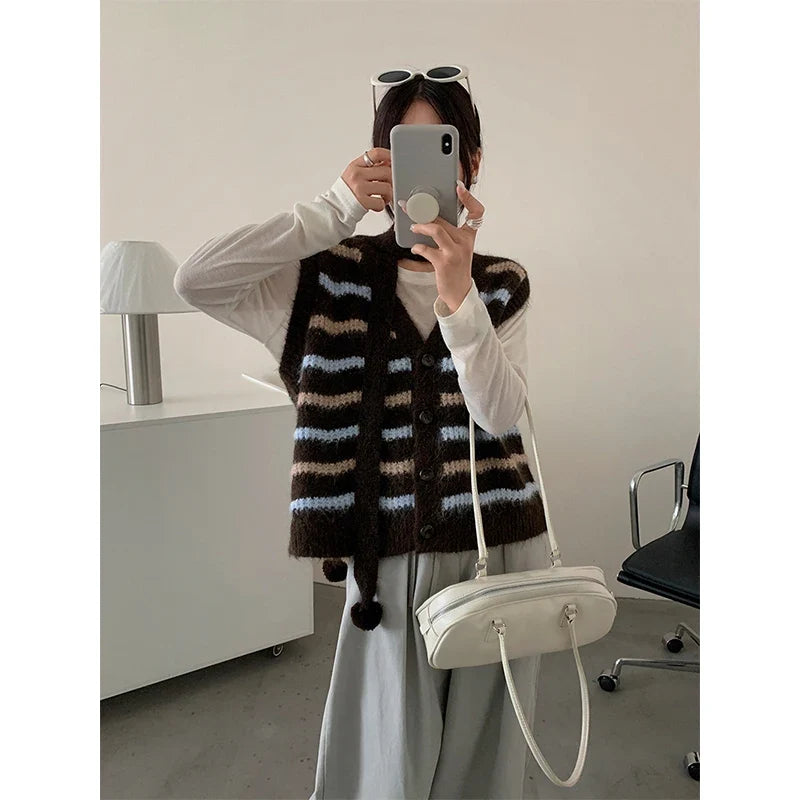Striped knitted vest with V-neck and buttons, cropped fit