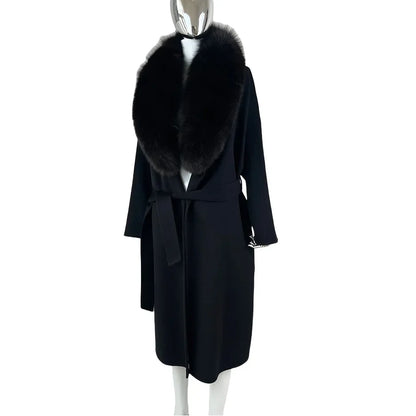 Eleganter Damen Mantel in Schwarz mit Fellkragen und Bindegürtel