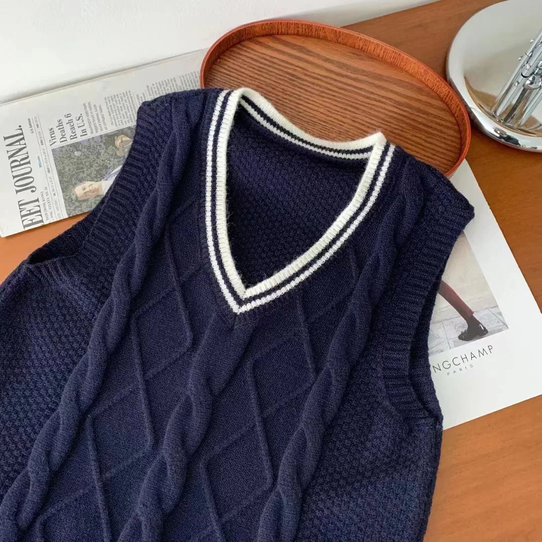 Women's knitted vest with V-neck and cable-knit pattern