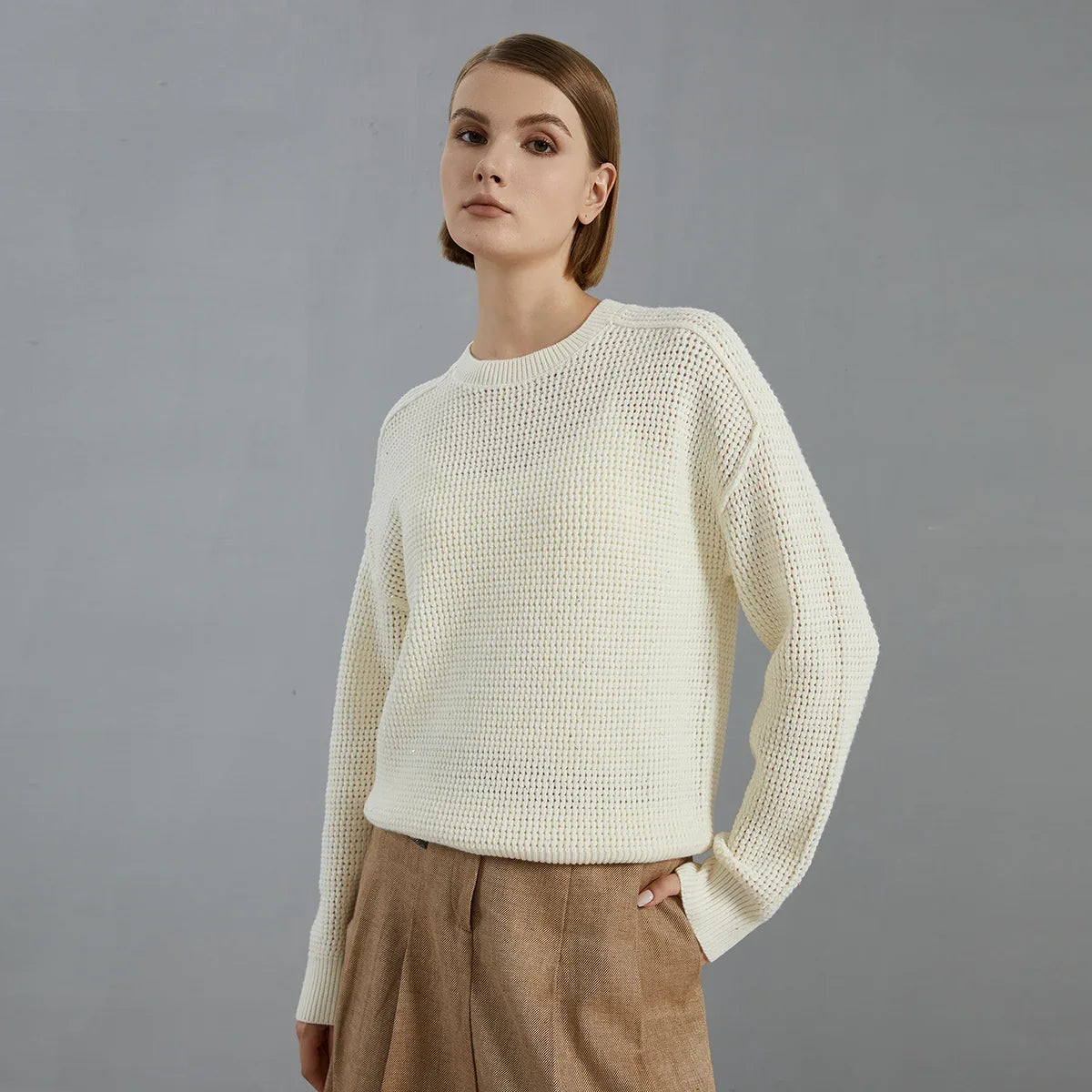 Women's crew-neck long-sleeve chunky knit sweater