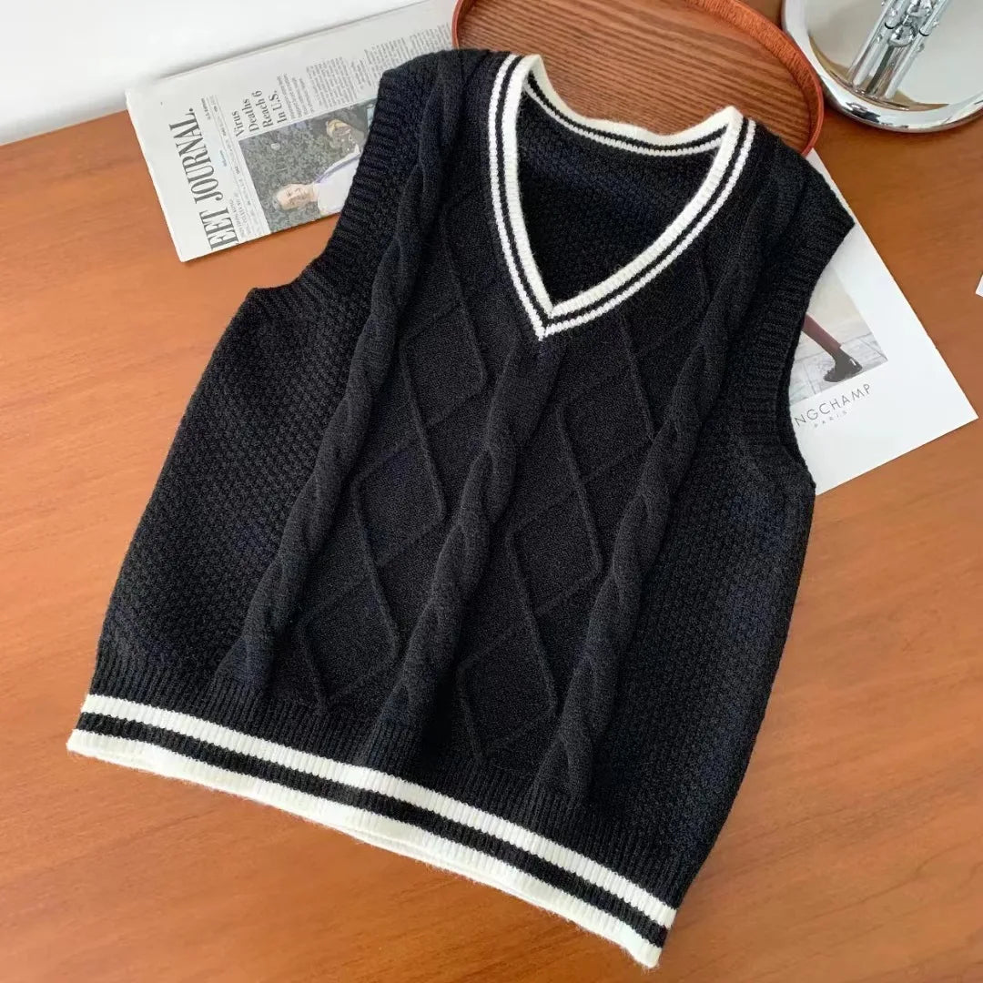 Women's knitted vest with V-neck and cable-knit pattern