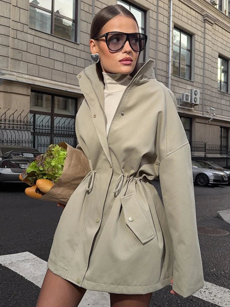 Damen Kurzjacke mit Reißverschluss, Stehkragen und Kordelzug in der Taille