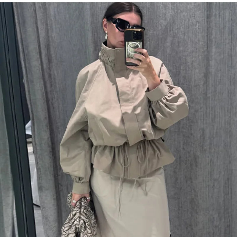 Women's beige jacket with drawstring and blouson sleeves