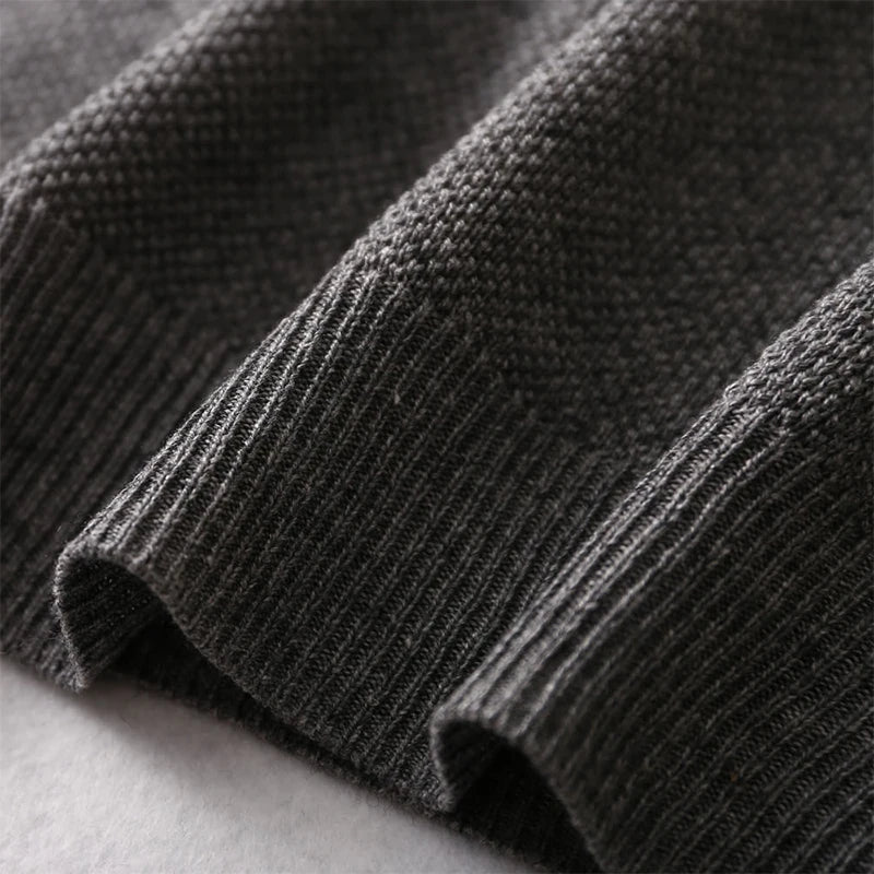 Unisex crew-neck sweater, long sleeves, fine knit, in black, gray, or brown