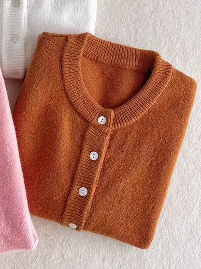 Women's knitted cardigan with round neck and button placket