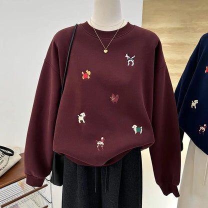 Women's crew-neck long-sleeve sweatshirt with embroidered dog motifs