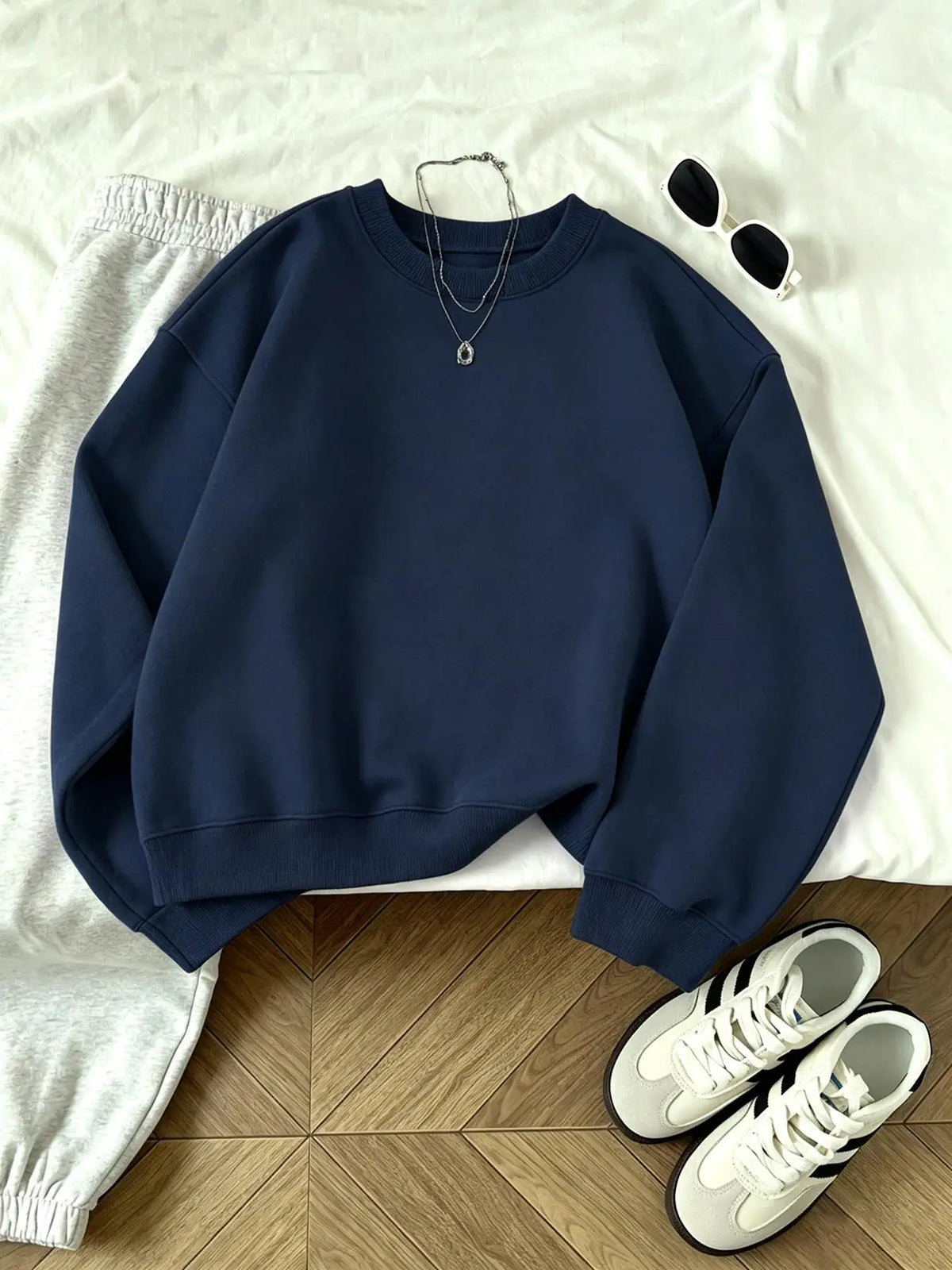 Unisex long-sleeve sweatshirt crew-neck sweater