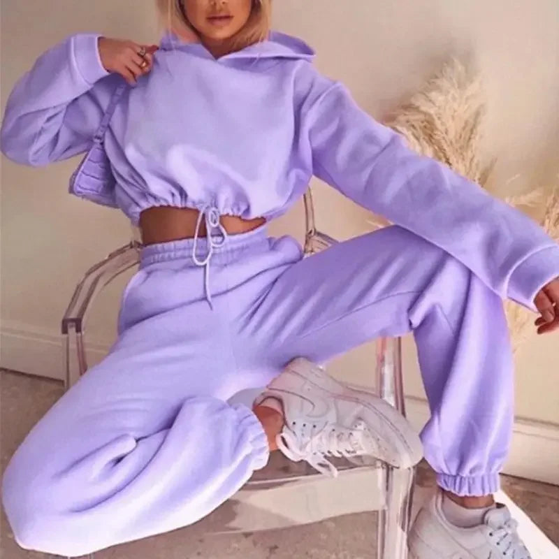 Women's Two-Piece Lounge Set – Fashionable Hoodie & Jogging Pants for Leisure and Everyday Use