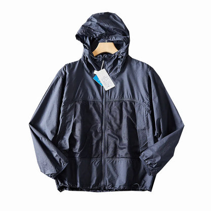 Leichte Kapuzenjacke mit Reißverschluss und Mesh-Einsätzen