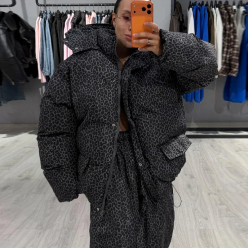 Women's quilted jacket with hood and zipper