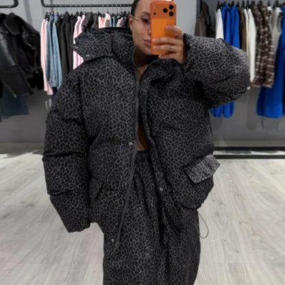 Women's quilted jacket with hood and zipper