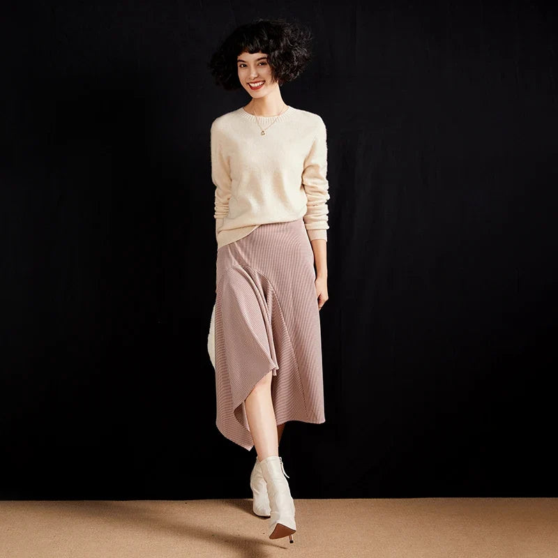 Women's crew-neck sweater, long sleeves, soft material