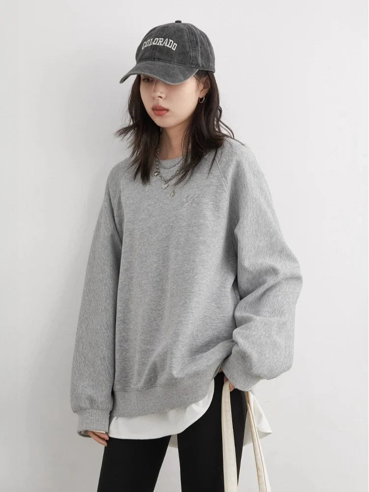 Women's oversized crew-neck long-sleeve sweatshirt