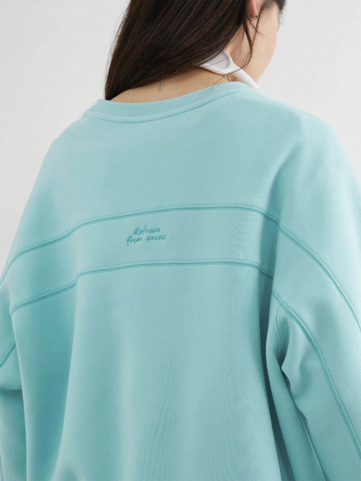 Women's oversized crew-neck long-sleeve sweatshirt