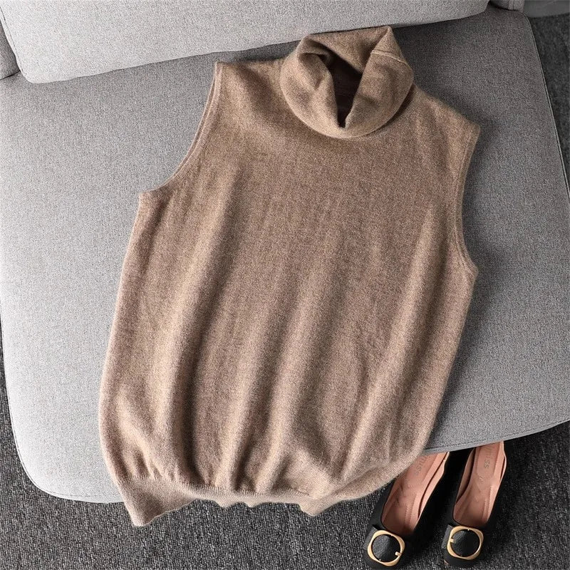 Sleeveless women's turtleneck top made of soft knit fabric