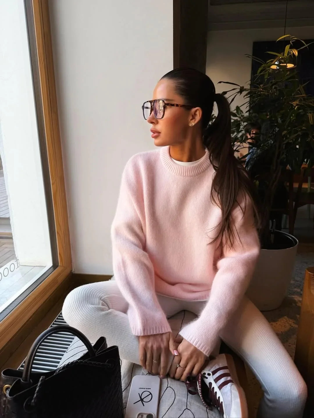 Damen Flauschiger Rundhals-Pullover in Olivgrün