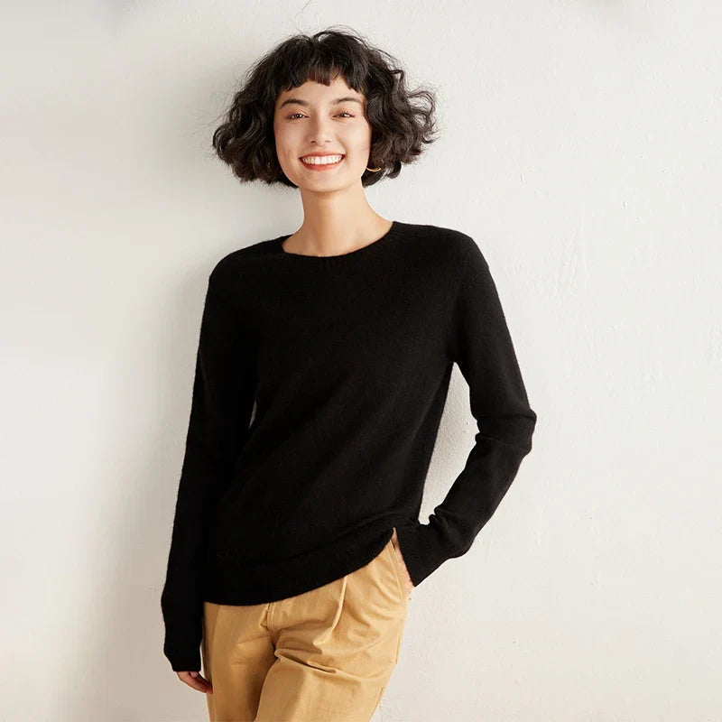 Women's crew-neck sweater, long sleeves, soft material