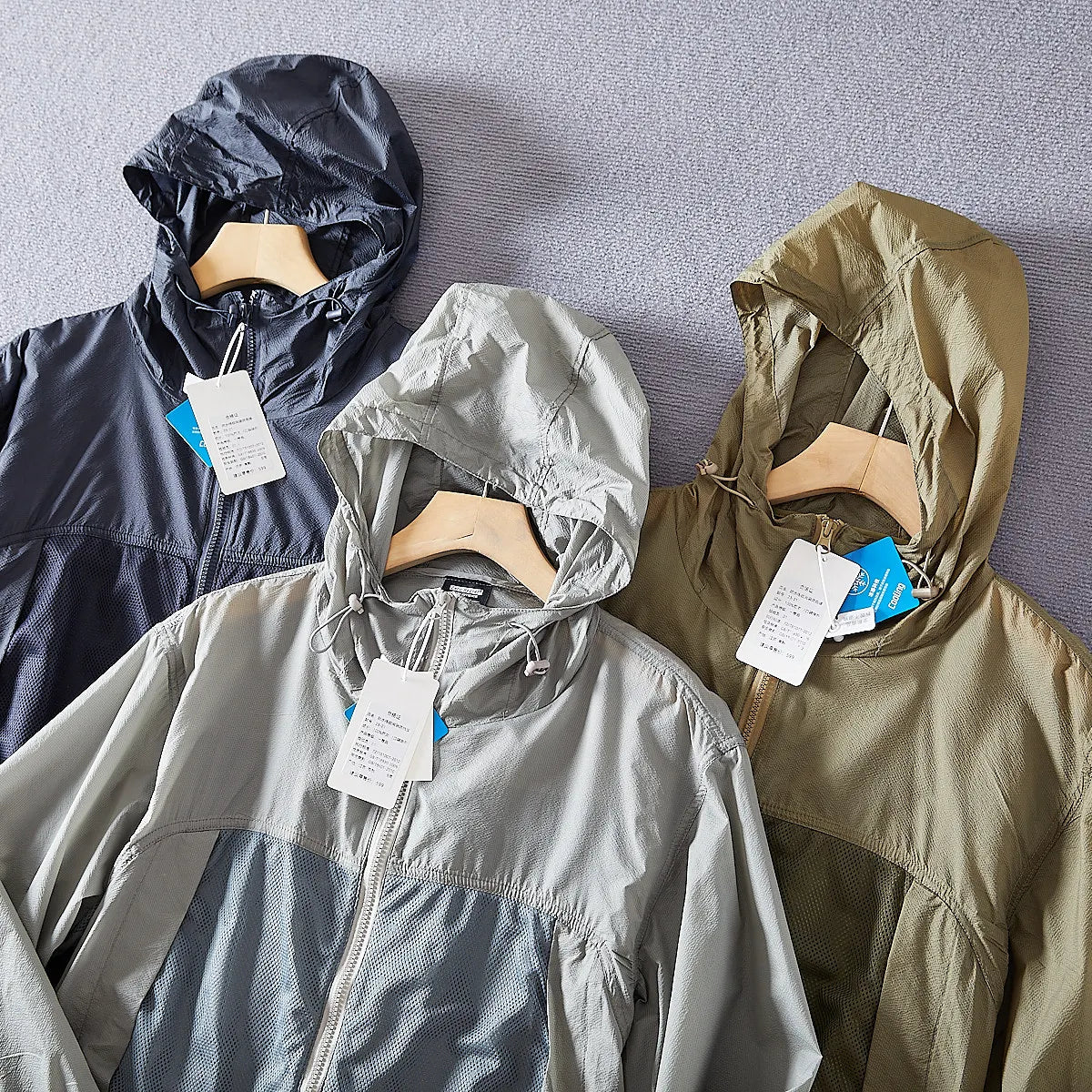 Leichte Kapuzenjacke mit Reißverschluss und Mesh-Einsätzen