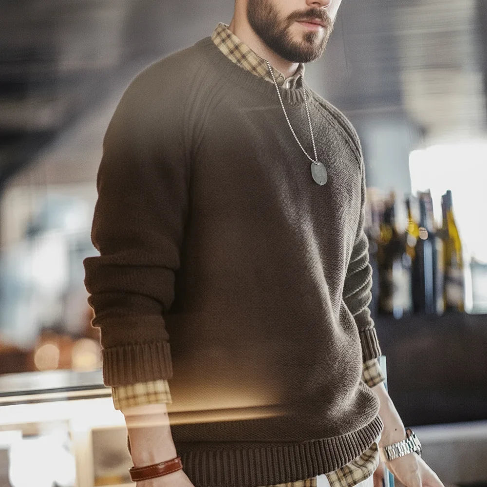 Men's brown crew-neck knitted sweater, long sleeve