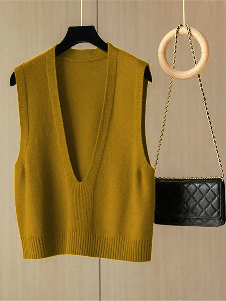Women's knitted sweater vest with a V-neck, sleeveless knitted top