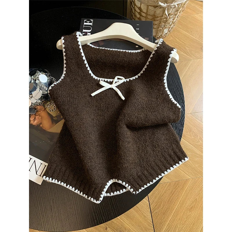 Strick-Tanktop mit Zierschleife und Häkelrand, quadratischer Ausschnitt