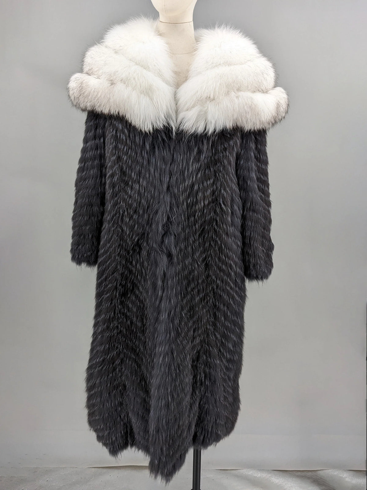 Long faux fur coat with large collar, multicolored stripes