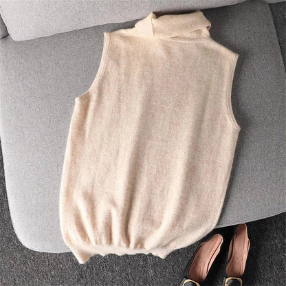 Sleeveless women's turtleneck top made of soft knit fabric