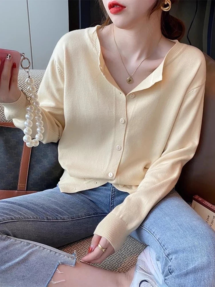 Women's crew-neck cardigan with buttons - Solid-color soft long-sleeve knitted cardigan