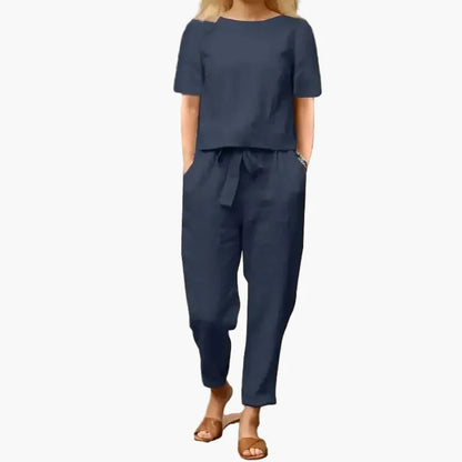 Women's Two-Piece Set – Fashionable Casual Outfit with Short-Sleeve Shirt and Trousers for Everyday Life & Vacation