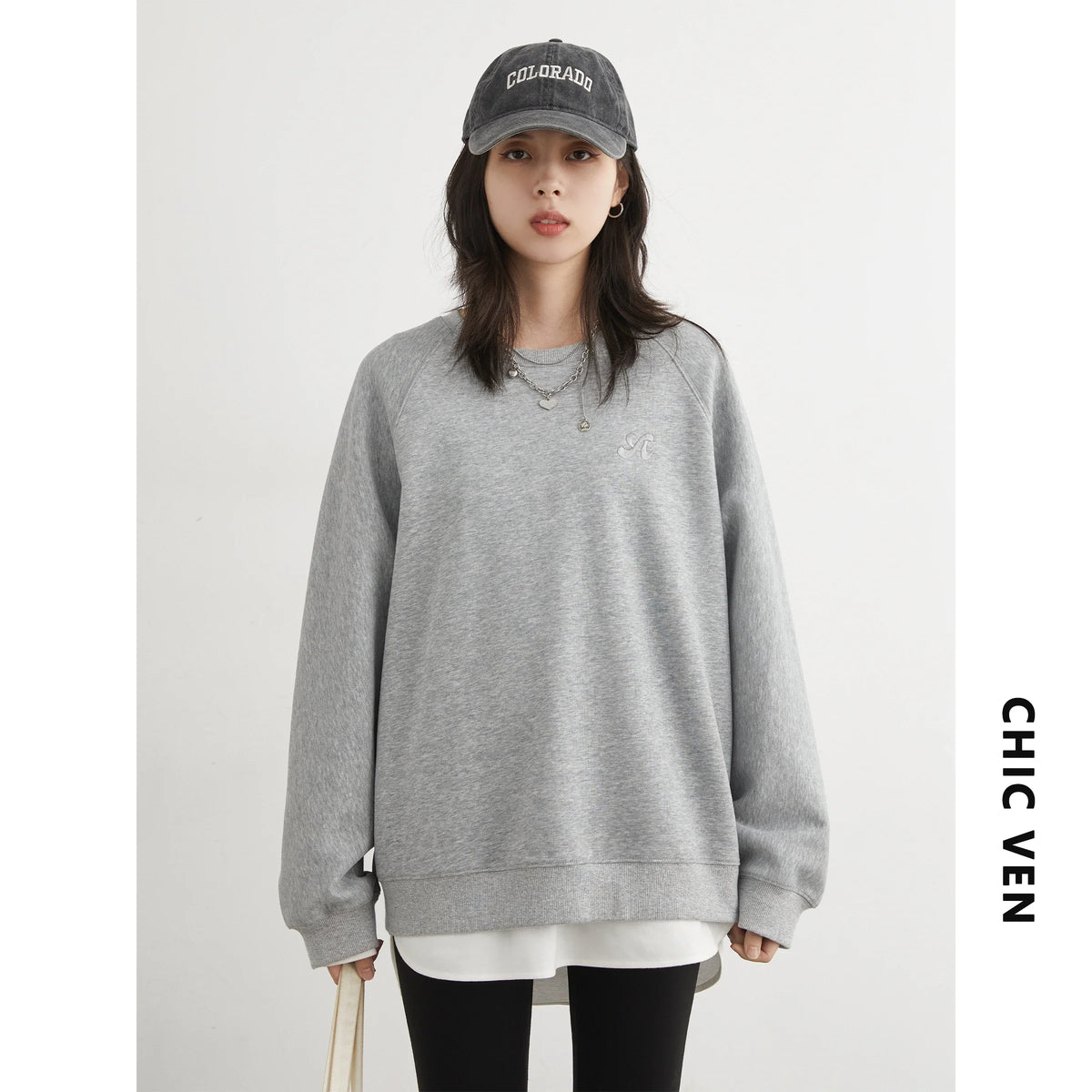 Women's oversized crew-neck long-sleeve sweatshirt