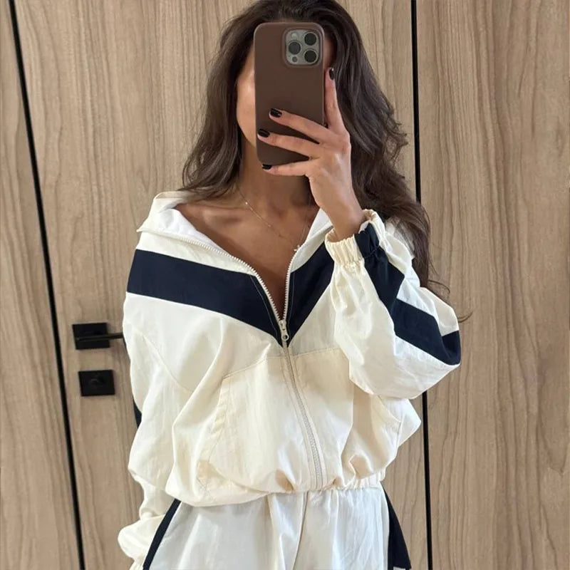 Sporty cropped pullover windbreaker jacket with zipper