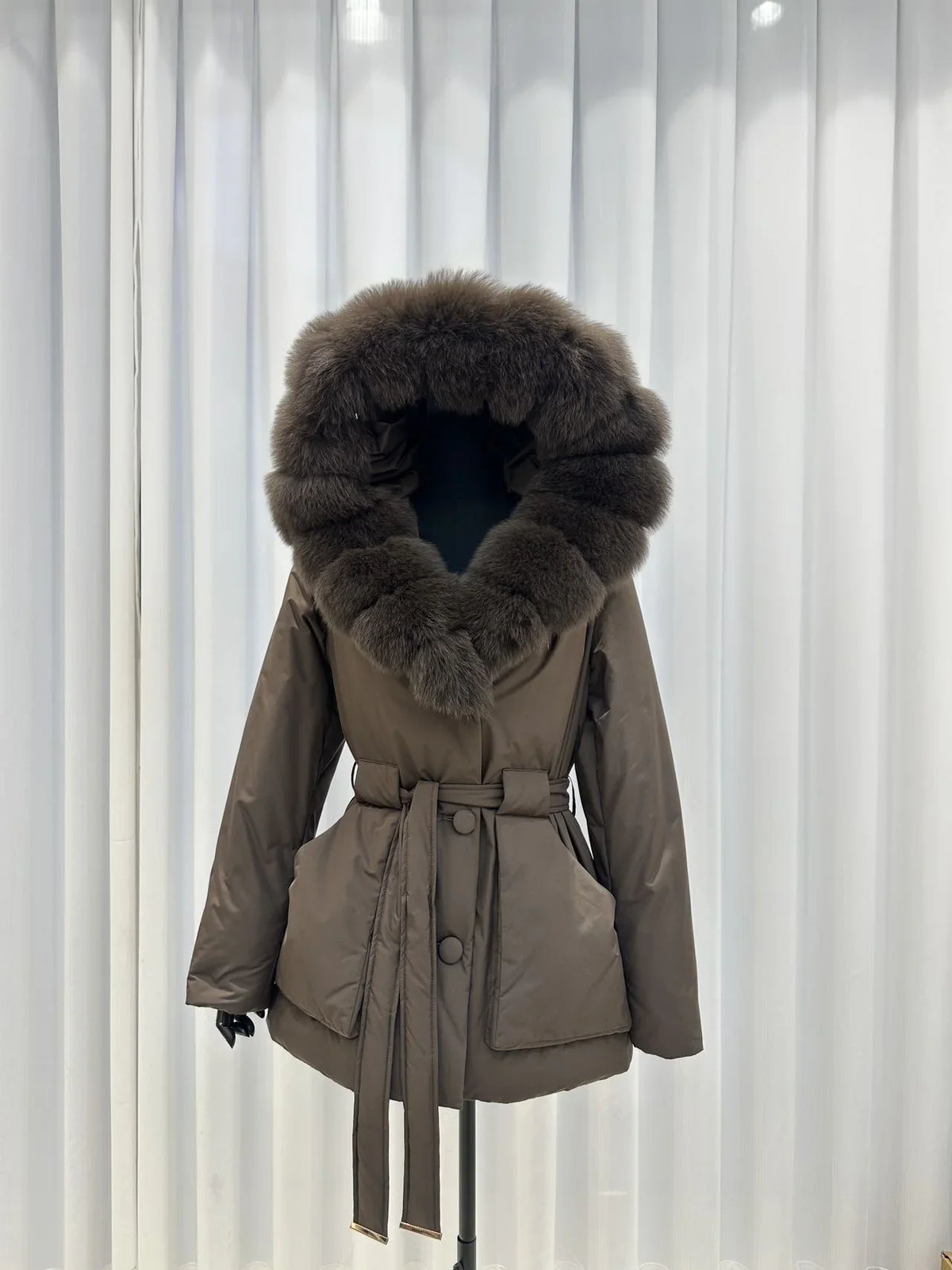 Damen Winterjacke mit Fellkapuze, tailliert, gefüttert